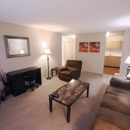 Appartamento Paris Plaza Elliot Lake Esterno foto